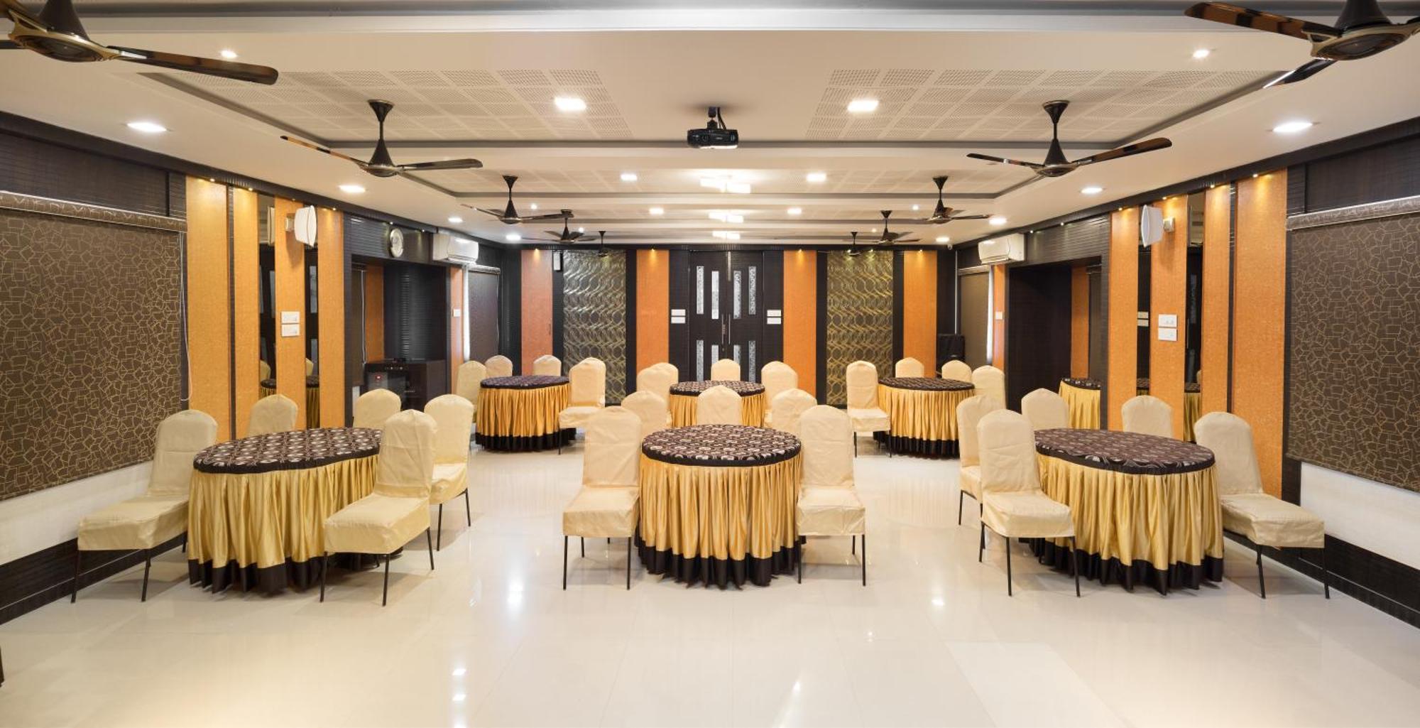 Ananyas Nest Hotel Coimbatore Buitenkant foto