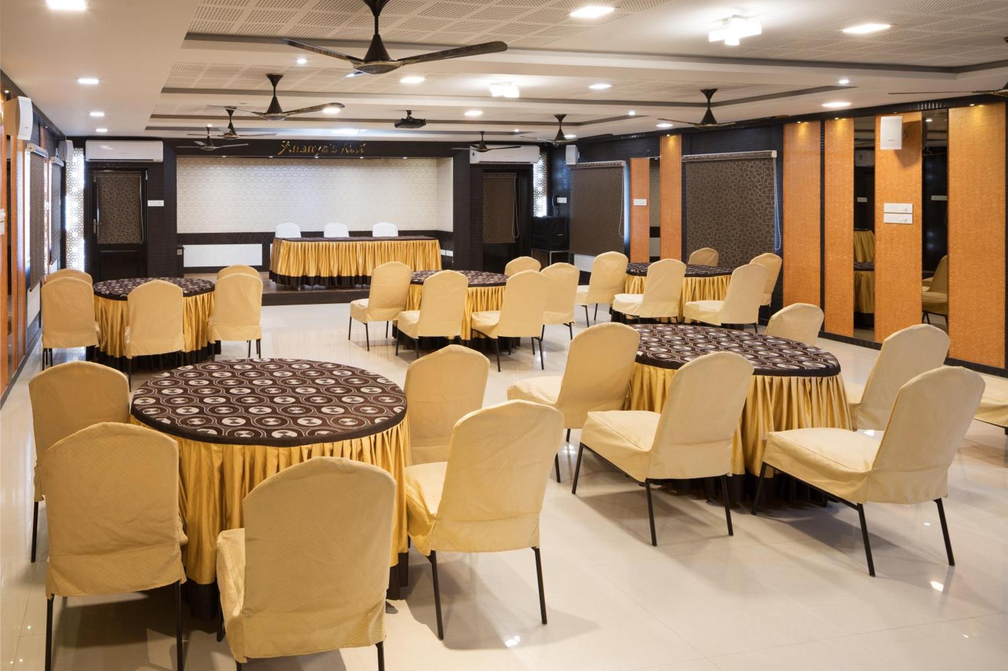 Ananyas Nest Hotel Coimbatore Buitenkant foto