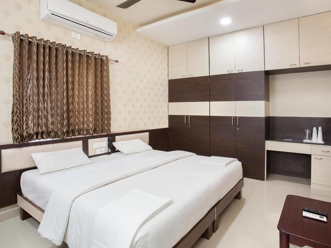 Ananyas Nest Hotel Coimbatore Buitenkant foto